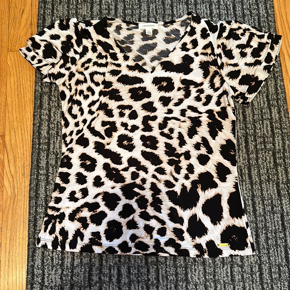 Calvin Klein Blouse. Leopard Print. Size Small. 95% Polyester 5% Spandex